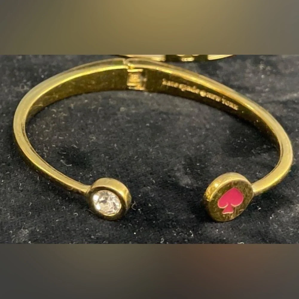 Kate Spade New York Spot the Spade Gold Open Hinge Bangle 0838 - Picture 1 of 2